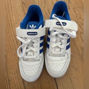 Adidas forum low shoes Cloud White / Royal Blue / Cloud White